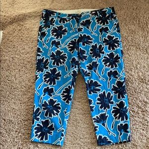 Stretch crop pants with fun flowers.